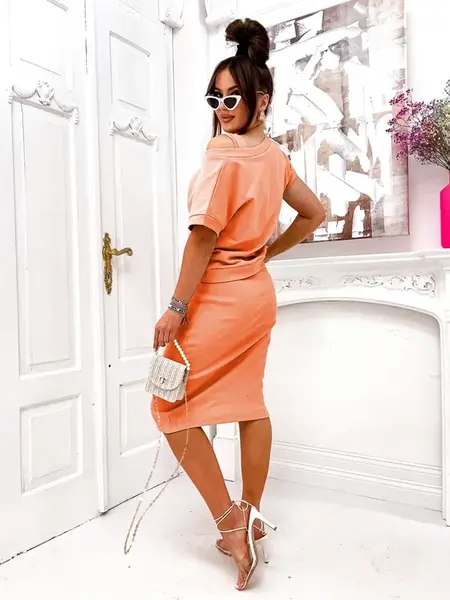 Resti Women’s set with a top that reveals and a knee-length dress