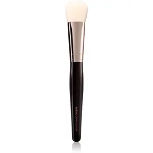 Charlotte Tilbury Magic Complexion Brush plochý štětec na make-up 1 ks