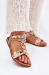 Dámske Ploché Sandále S Pletenými Popruhmi A Ozdobou Artiker
