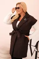 Kesi Włoski Dámska vesta Plus Size prešívaná s pásom a golierom hnedá