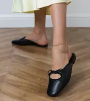 Gemre Čierne uzavreté šľapky na plochej podrážke Matila