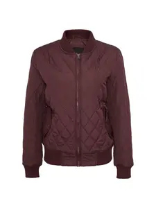 Urban Classics Prechodná bunda 'Diamond Quilt'  tmavočervená