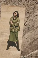 Short jacket with collar