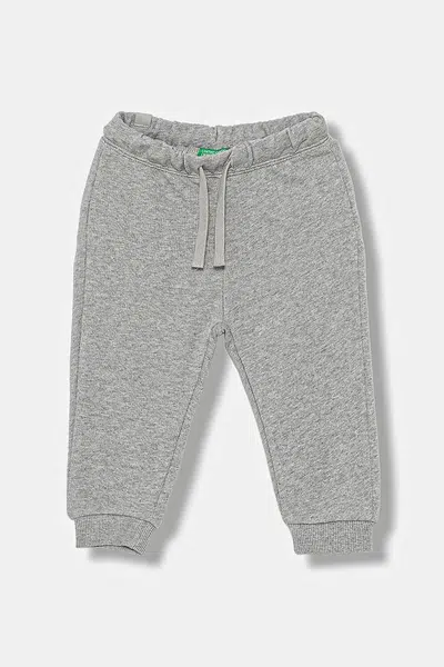 Dětské bavlněné tepláky United Colors of Benetton šedá barva, 3J68GF027