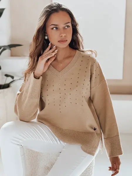 Kamelový svetr s výstřihem do V