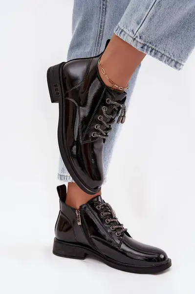 Kožené lakované dámske členkové topánky s ozdobným šnurovaním D&A