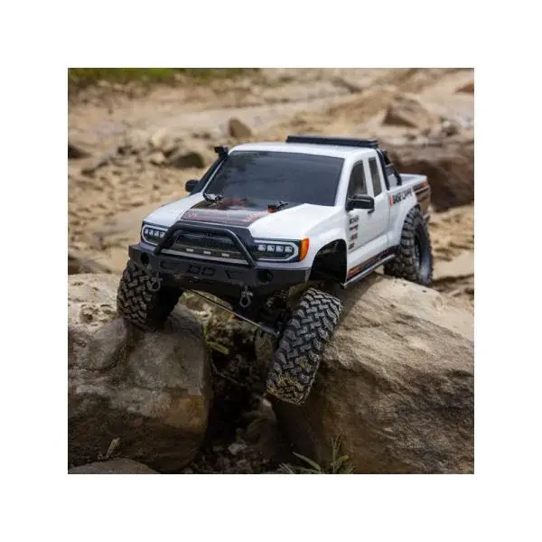 Axial SCX10 III Base Camp 4WD 1:10 RTR bílý