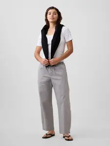 GAP Khaki Nohavice High Rise
