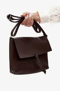 Flora&Co crossbody s strapcami čokoládová