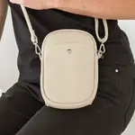 Dámska kožená kabelka na mobil a doklady Italia Monea - krémová