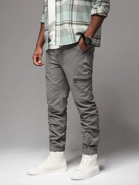 Ombre Men's jogger pants with cargo pockets and print - gray