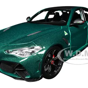 Alfa Romeo Giulia GTA Green Metallic with Carbon Top 1/18 Diecast Model Car by Bburago