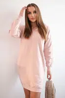 Tmavě pudrově růžové šaty s kapucí