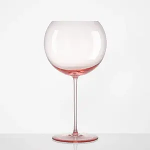 Sklenice na víno růžová - Lukáš Houdek