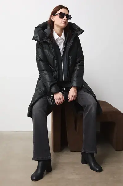 Péřový kabát Medicine