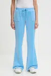 Velurové teplákové kalhoty Juicy Couture CAISA LOW RISE PANT dámské, modrá barva, JCSEBJ008