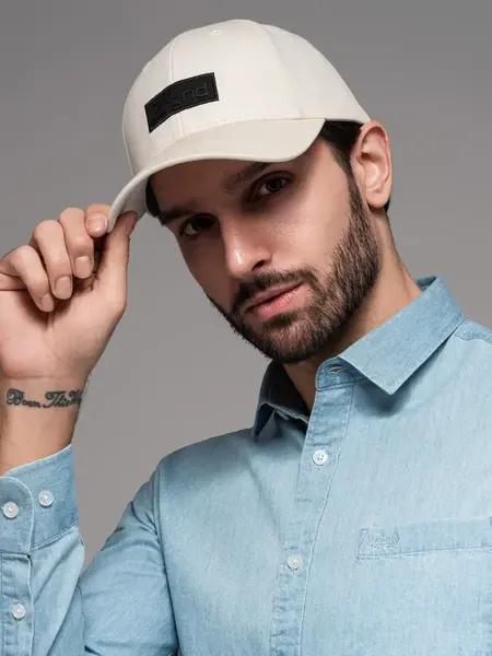 Ombre Men's baseball cap with visor and rectangular patch - cream