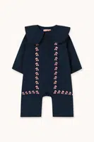 Kojenecký overal Tinycottons MINI CHERRIES ONE-PIECE tmavomodrá barva, AW25-408
