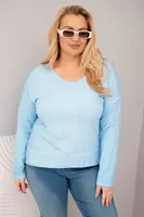 Plus size blúzka s V-výstrihom a predĺženým chrbtom