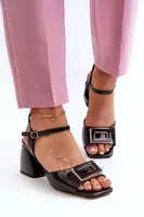 S. BARSKI Elegantné lakované sandále na opätku s ozdobou Čierne D&A