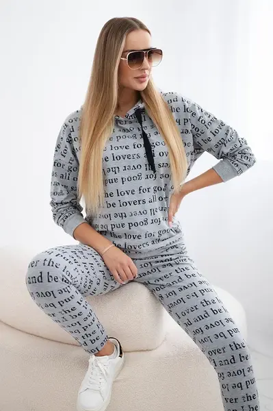 Set with grey print