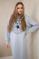 Dlouhé zateplené šaty s šedou výšivkou