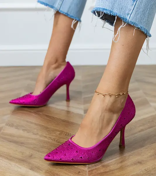 Gemre Pink satin court shoes with rhinestones Kortis