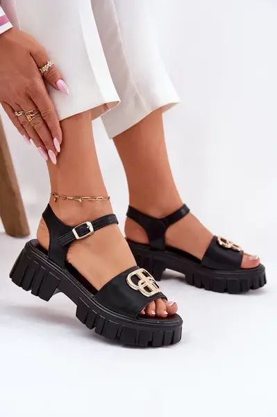 Dámské kožené sandály se zlatým detailem Vinceza