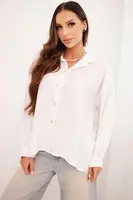 Kesi Włoski Dámska elegantná košeľa z viskózy s ozdobnými gombíkmi biela