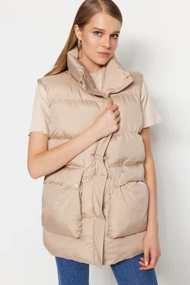 Trendyol Stone Wide Cut Oversize Puffer vesta s vysokým výstřihem