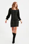 Dámské šaty Trendyol TWOAW21EL0532/BLACK