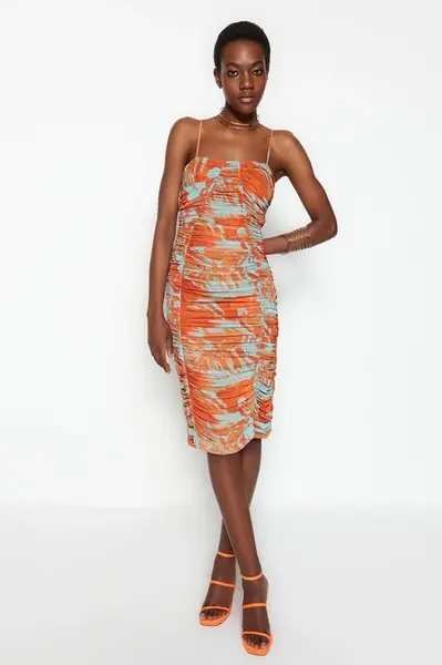 Trendyol Vícebarevné tělo lemované vypasované tylové tištěné elegantní večerní šaty