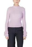 Fialový svetr s volánovými rukávy