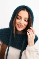 Dámska kapucňa s jemným úpletom a šnúrkami