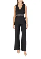 Černý dlouhý overal s výstřihem do V