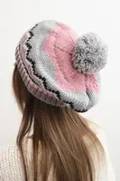 Dámska čiapka s brmbolcom Emma