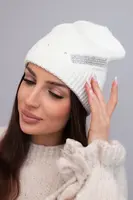 Dámska zimná čiapka s kryštálmi