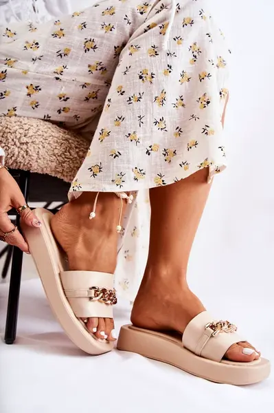 Dámske šľapky Kesi s retiazkou