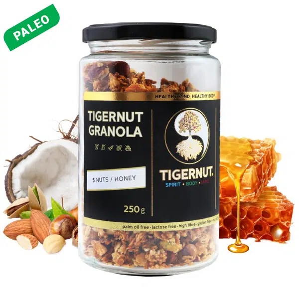 Granola z lupienkov lúpaného tigrieho orecha s piatimi druhmi orechov