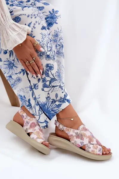 Boto Dámské sandály z eko kůže s květinami multikolor Tosmelia