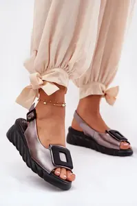 Dámské kožené sandály na platformě s ozdobou Artiker