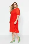 Trendyol Curve červené tkané šifonové šaty s balónovými rukávy