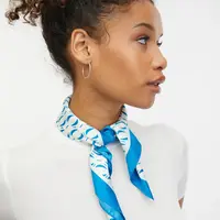 Modro-biela dámska vzorovaná saténová šatka ORSAY