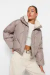 Trendyol nork oversize plyšový golier detailný, vodoodpudivý nafukovací kabát