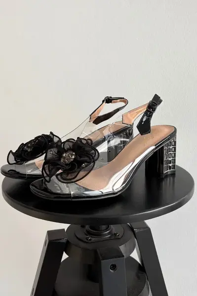 S. BARSKI sandále na podpätku s dekoráciou