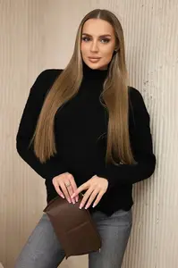 Černý svetr s ozdobným volánem