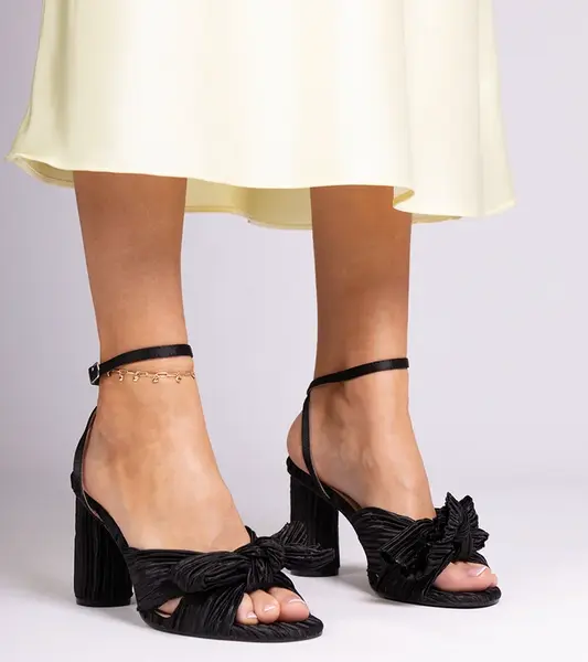 Gemre Black sandals with a bow on a block Zarida