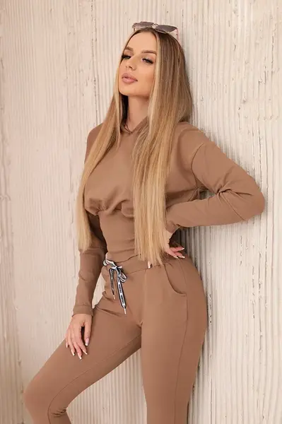 Set with wide camel cuffs