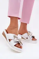 Kožené Dámské Klapky Na Klínu S Ozdobným Květem Artiker 52C0537 Bílé