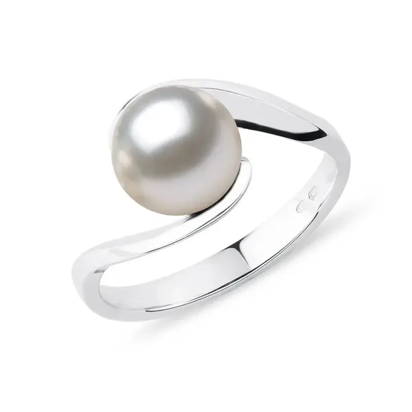 Elegantný prsteň s perlou Akoya v bielom 14k zlate KLENOTA